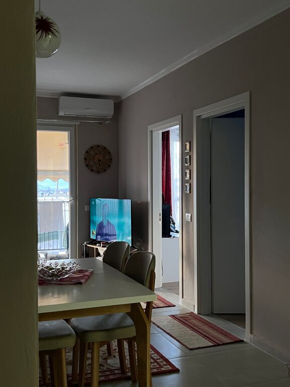 Shitet Ap. 2+1 i mobiluar te Univers City!