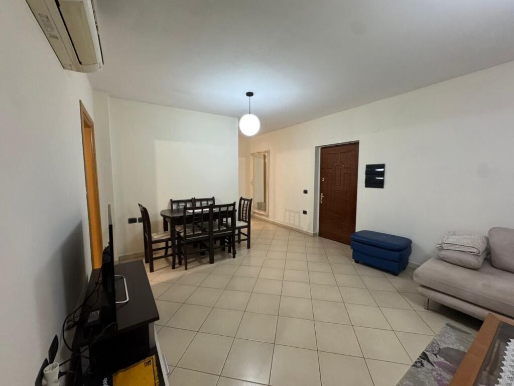 Apartament 2+1, Rruga e Durresit!