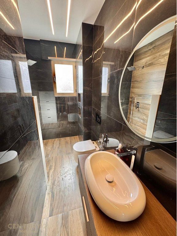 APARTAMENT 2+1 POST PARKIMI PRANE PAZARIT TE RI