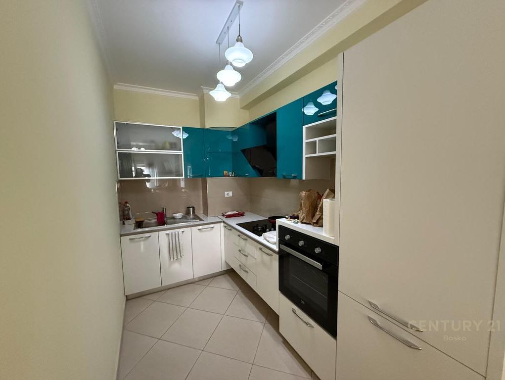 Apartament 1+1 me qira tek Komuna e Parisit