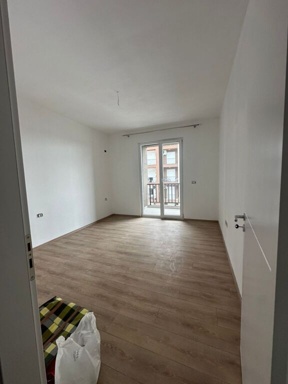Apartament me qera 2+1