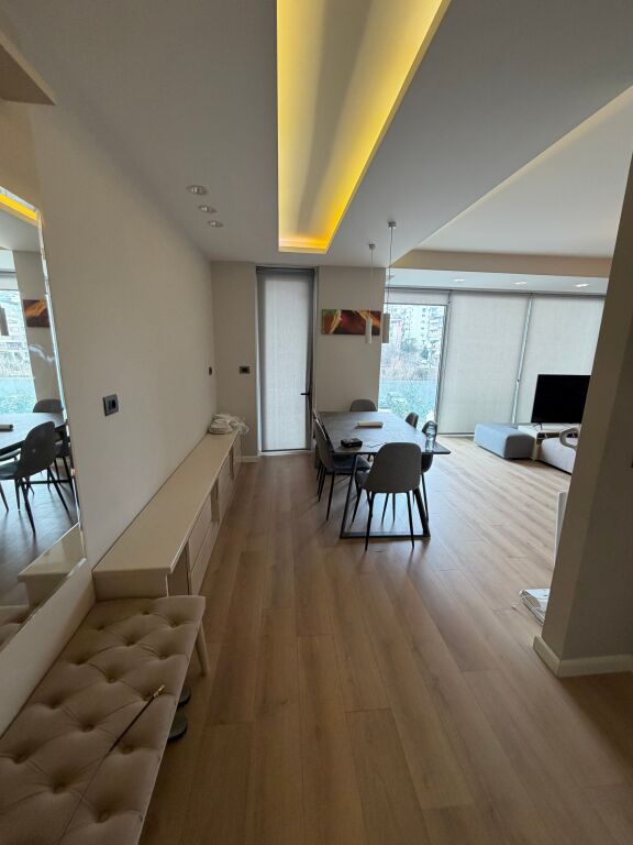 In vendita 2+1, con veranda, investito, lago secco, 300 milioni di lek