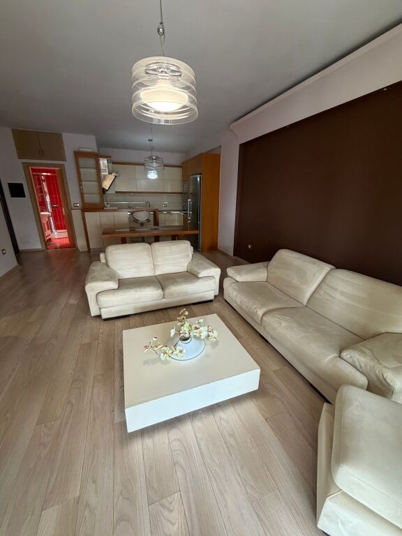 2+1,arredato con posto auto, via peti, liqeni, 700 euro