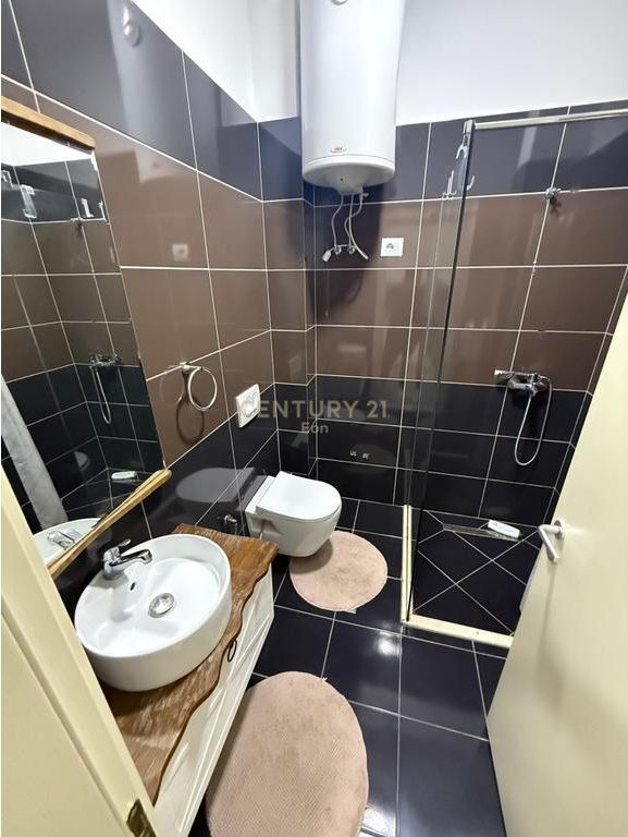 Apartament 2+1me Oborr 266 m2 për Shitje në Gjirin e Lalzit, 