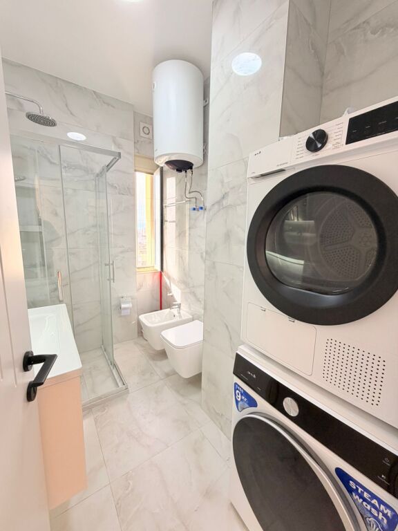 SHITET APARTAMENT 2+1 PRANË MARKATËS, DURRËS