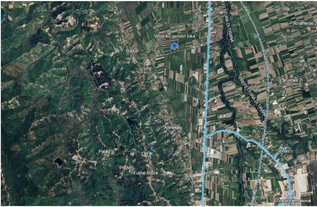 Shitet toke prane Aeroportit te Rinasit