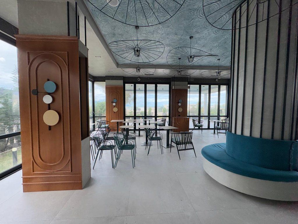 BAR-RESORANT PER QIRA NE RADHIME,PAMJE E HAPUR NE DET! 2,000 € /Muaj