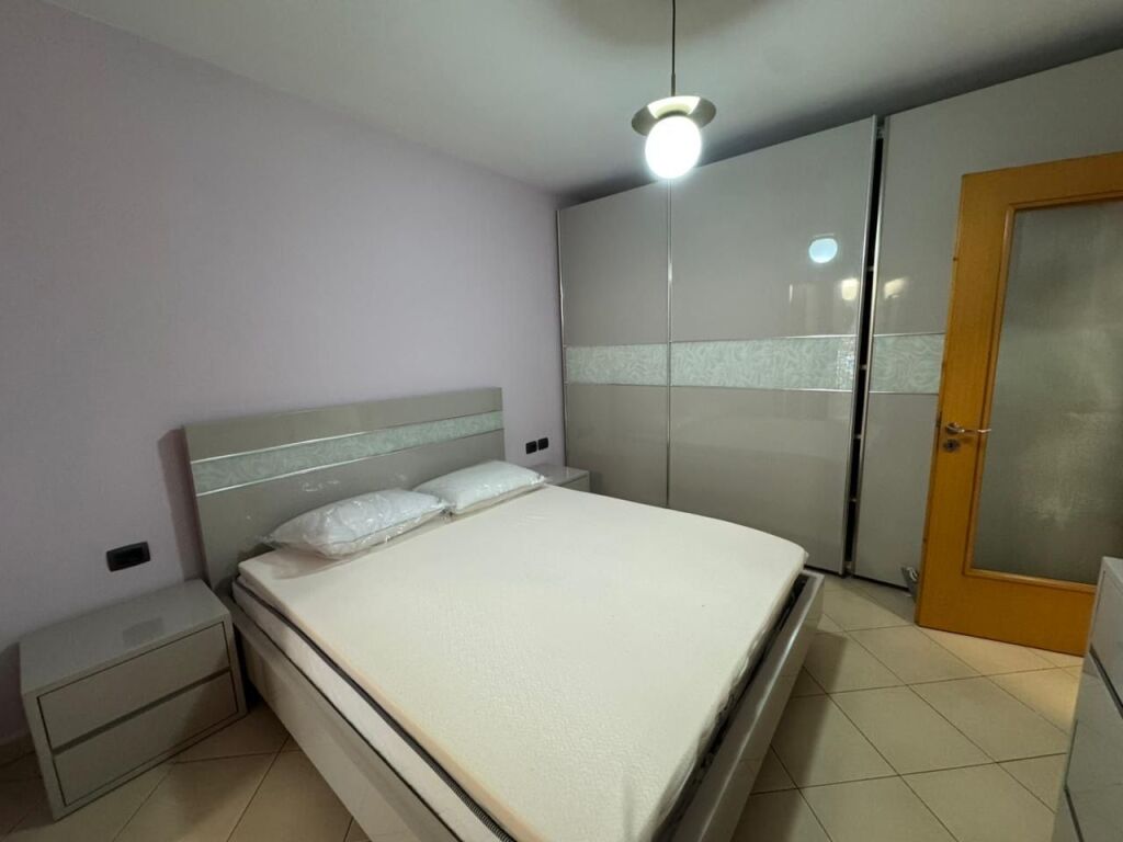 Apartament 2+1, Rruga e Durresit!