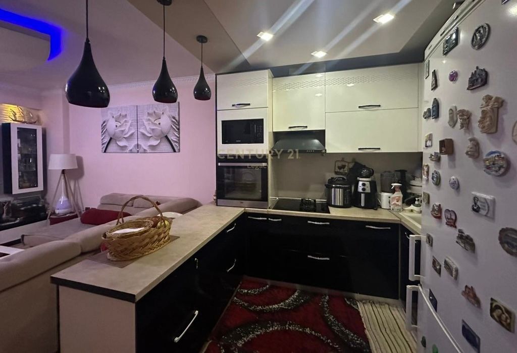 Apartament ne shitje 3+1 (i konvertuar) tek Fresku