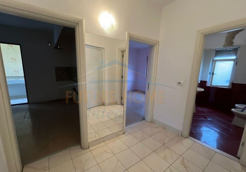 Shitet, Apartament 2+1, Ish Ekspozita, Tiranë.