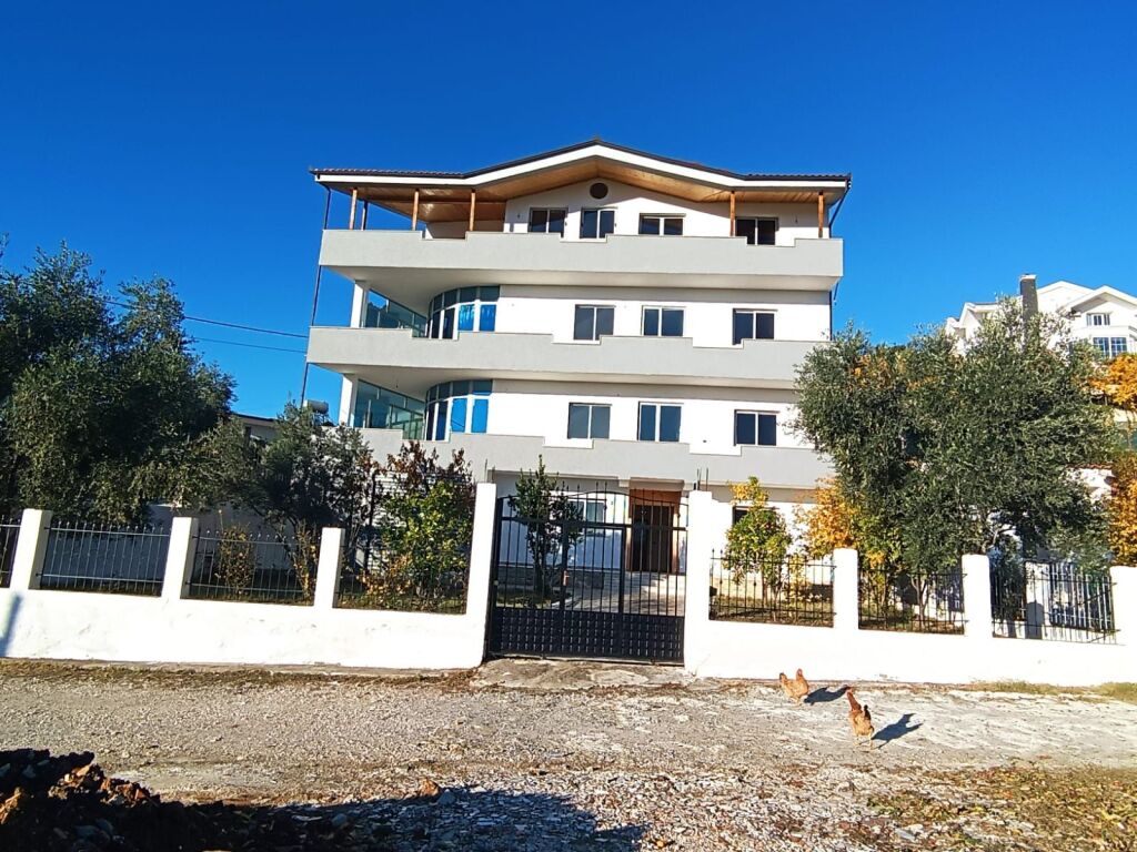 Shitet Vilë Në Tiranë