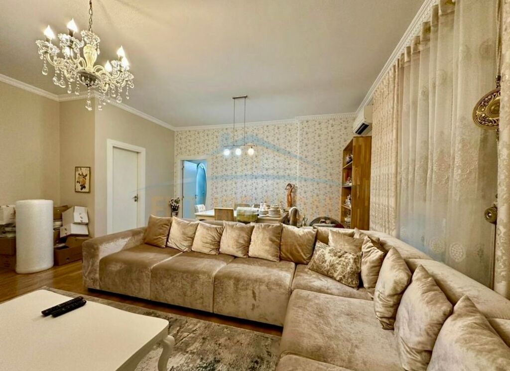 In vendita, Appartamento 3+1+2, Lago Secco, Tirana.