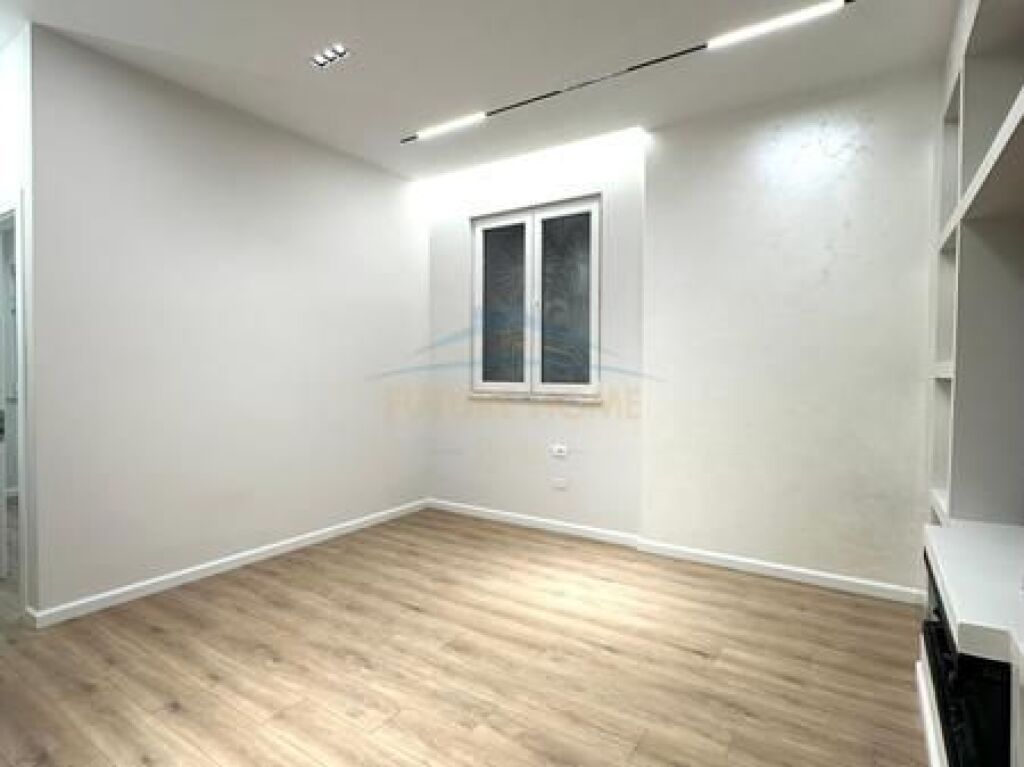 Shitet , Apartament 1+1 Unaza e re, Tirane