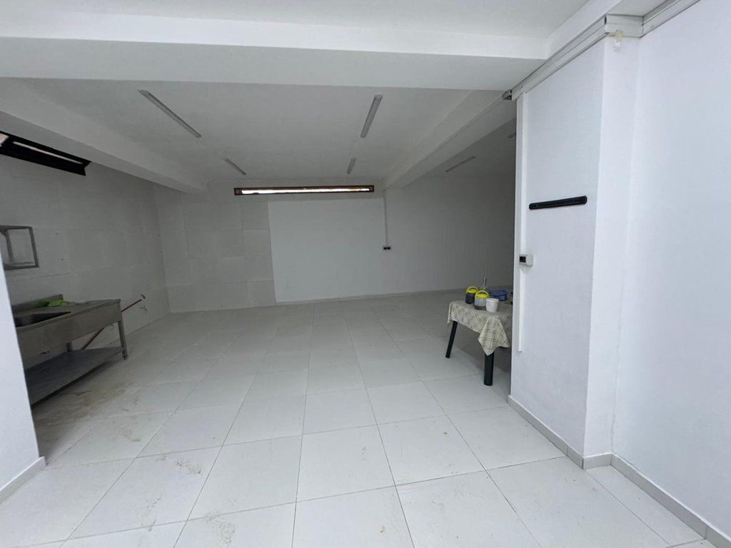 BAR-RESORANT PER QIRA NE RADHIME,PAMJE E HAPUR NE DET! 2,000 € /Muaj