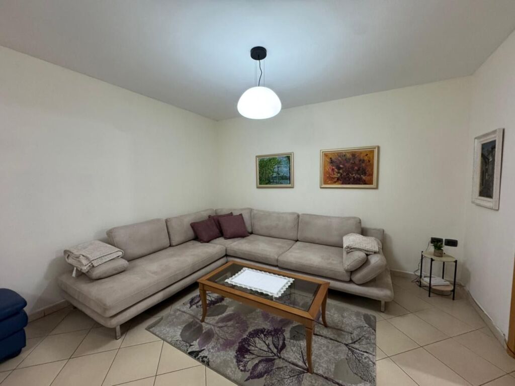 Apartament 2+1, Rruga e Durresit!