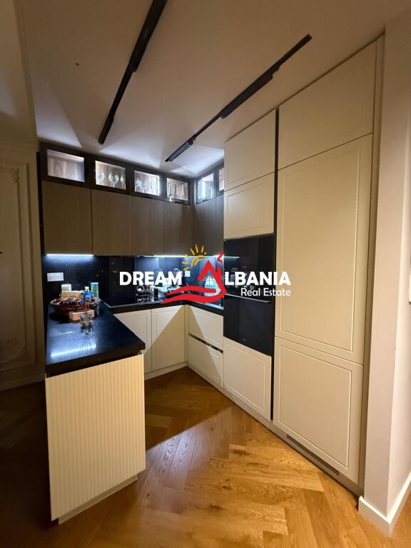 Apartament me qera 2+1+2 tualete tek Komuna e Parisit KIKA 2, Tirane (ID 42215478).