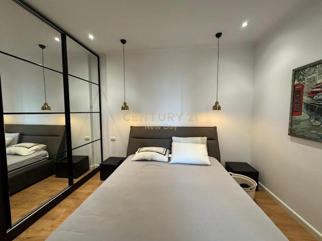 APARTAMENT PER SHITJE TE RRUGA E RE PORTIT