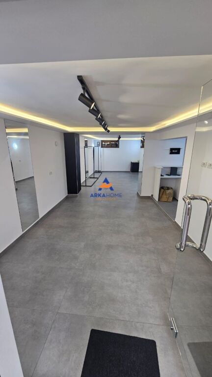 NEGOZIO IN AFFITTO 50M2 "VASIL SHANTO" 50000 LEKE