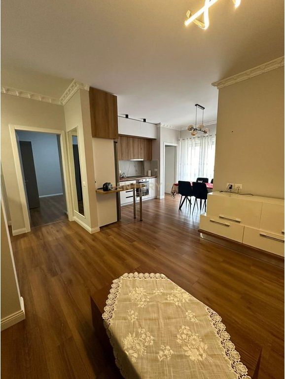 APARTAMENT 2+1 ME QIRA TEK RRUGA E DIBRES