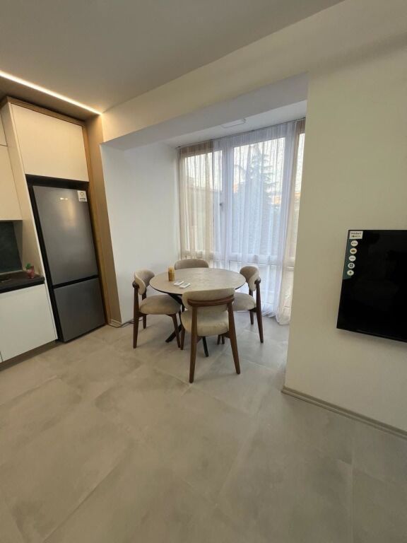 Jepet me qera apartament 2+1 Ne Qender