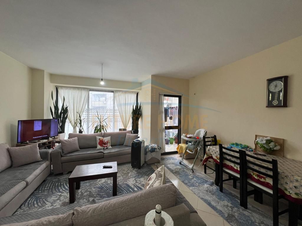 Shitet, Apartament 2+1, Misto Mame