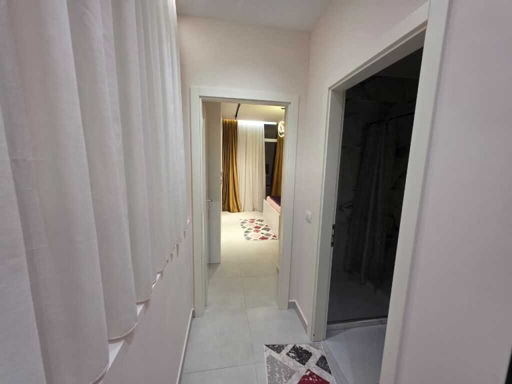 Jepet me qira apartament modern 1+1 në qendër të Durrësit – Sheshi Pranvera