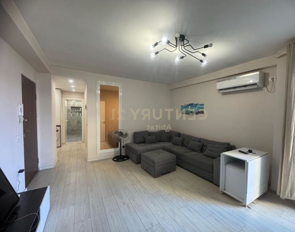 APARTAMENT 1+1 ME QIRA, RRUGA E KAVAJES: Condor Center