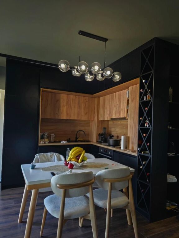 Apartamen për Shitje 2+1 + Super Verande – Rr. Petro Nini !