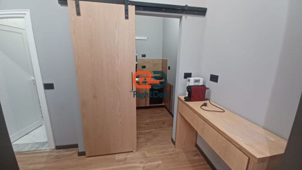 Tek Komuna E Parisit, Jepet Me Qira Njesi Biznesi E Investuar Totalisht Per Barber Shop!