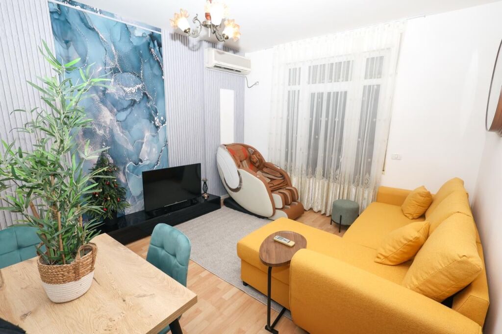 Jepet Me Qera Apartament 2+1+2 Ballkone