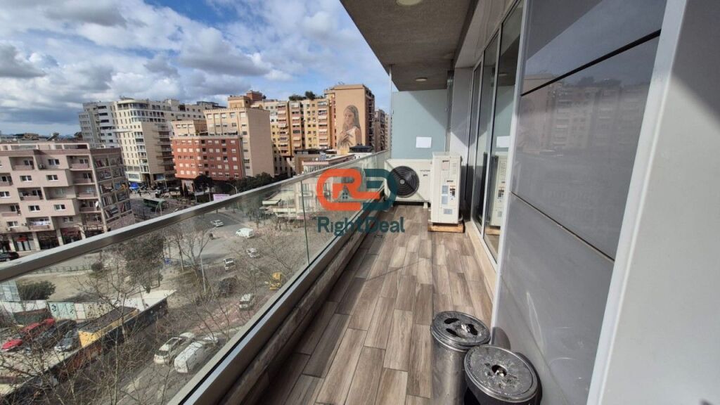 Tek "Turdiu Center" Jepet Me Qira Super Ambient Biznesi Me Fasade Nga Qendra!!