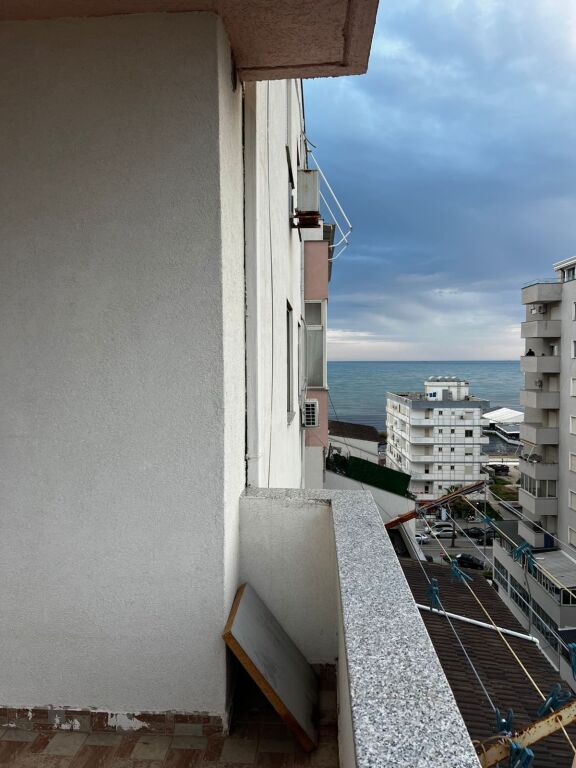 Jepet apartament me qera 1+1