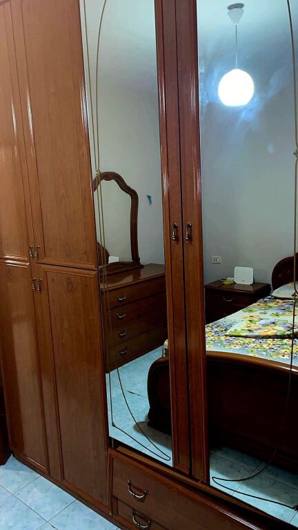 🏢Ex Parco Autobus, vicino a Xhino Bar, affittasi appartamento 1+1 arredato 45,000Leke    