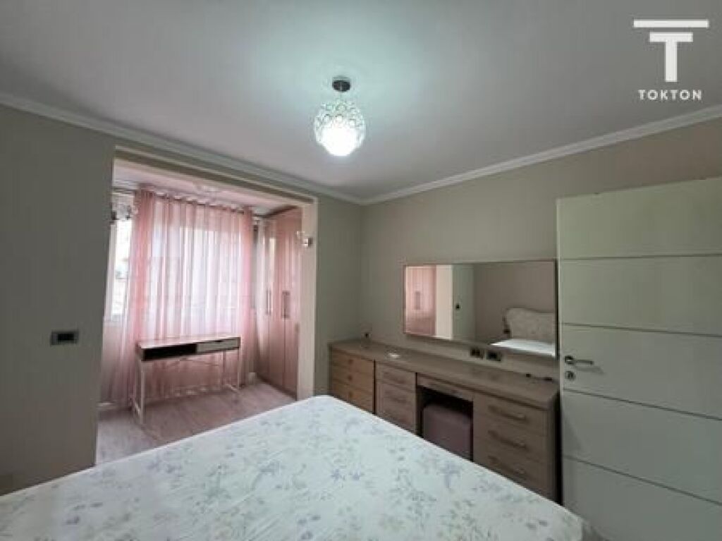 QIRA, APARTAMENT 2+1 BULEVARDI ZOGU I PARË, TIRANË
