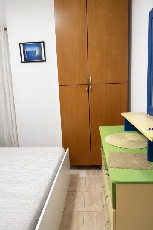 Jepet me qera apartament 1+1 ne Astir.