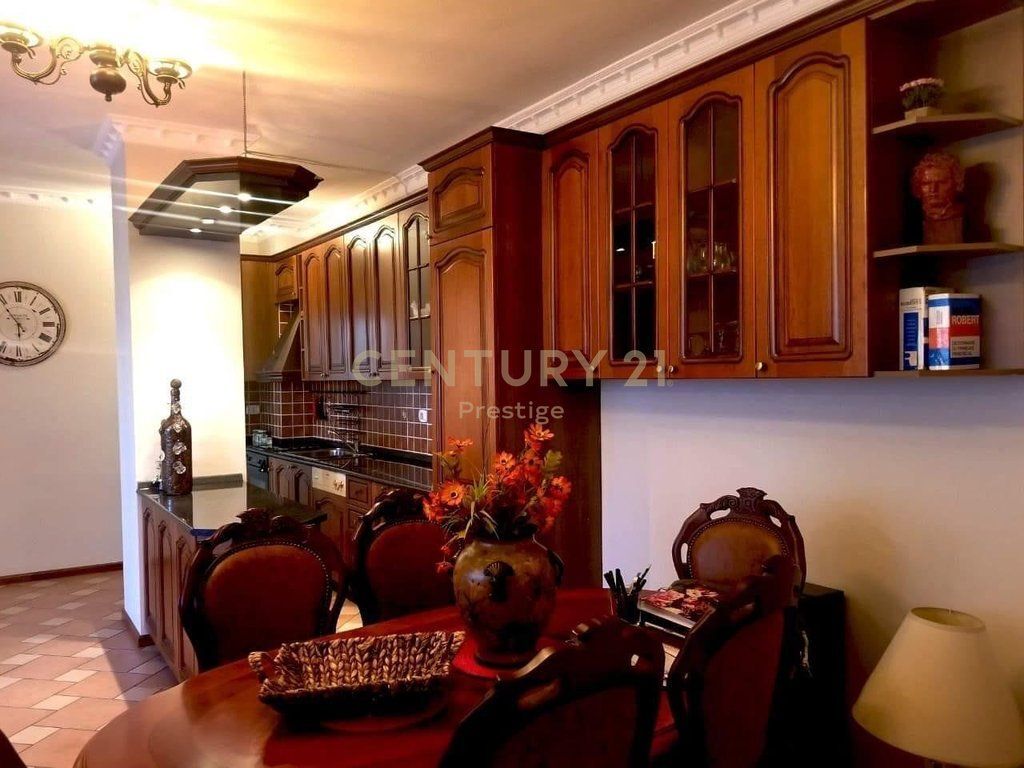 Në shitje apartament modern 2+1+2 pranë Shkollës së Baletit.