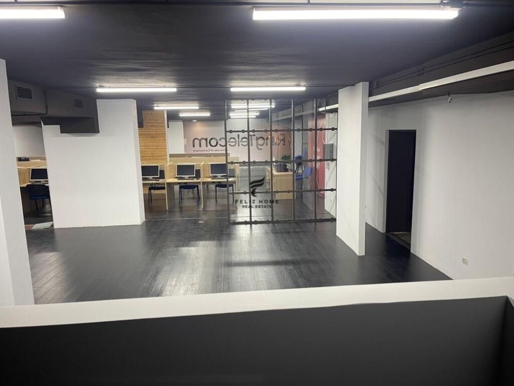 SHOP FOR RENT 350 M2 WILLSON SQUARE 4000 EURO