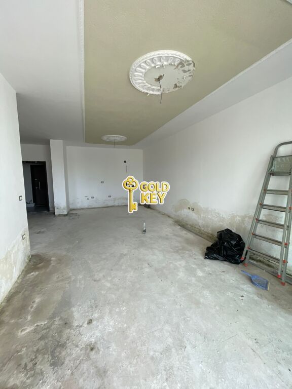 🏢 AMBIENT BIZNESI ME QERA 2+1 + 2 BANJO + VERANDË – ROTONDA E BURGUT DURRES