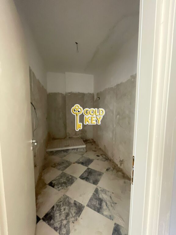 🏢 AMBIENT BIZNESI ME QERA 2+1 + 2 BANJO + VERANDË – ROTONDA E BURGUT DURRES