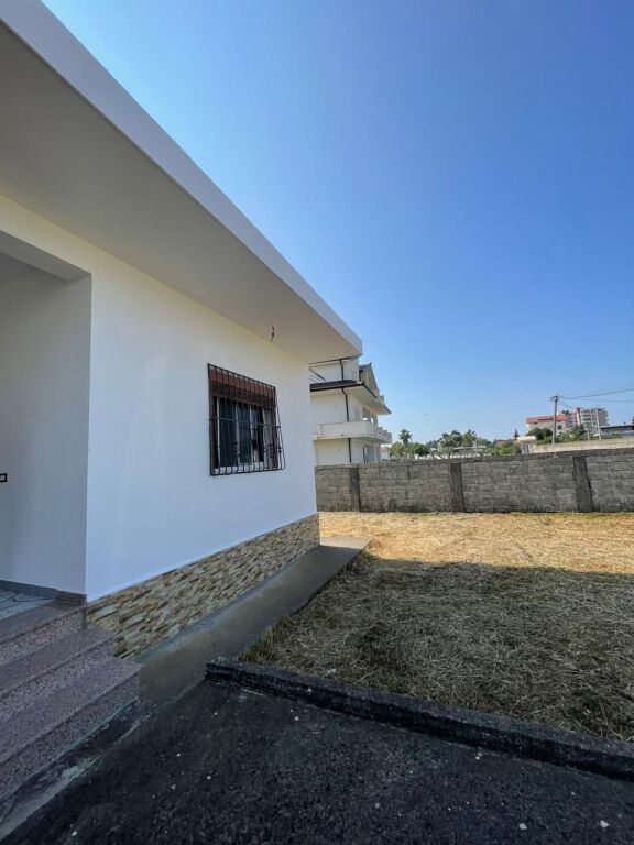 Shitet Shtëpi Private në Shijak