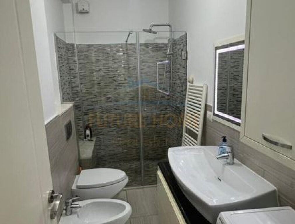 Shitet, Apartament 1+1, Fresku, Tiranë