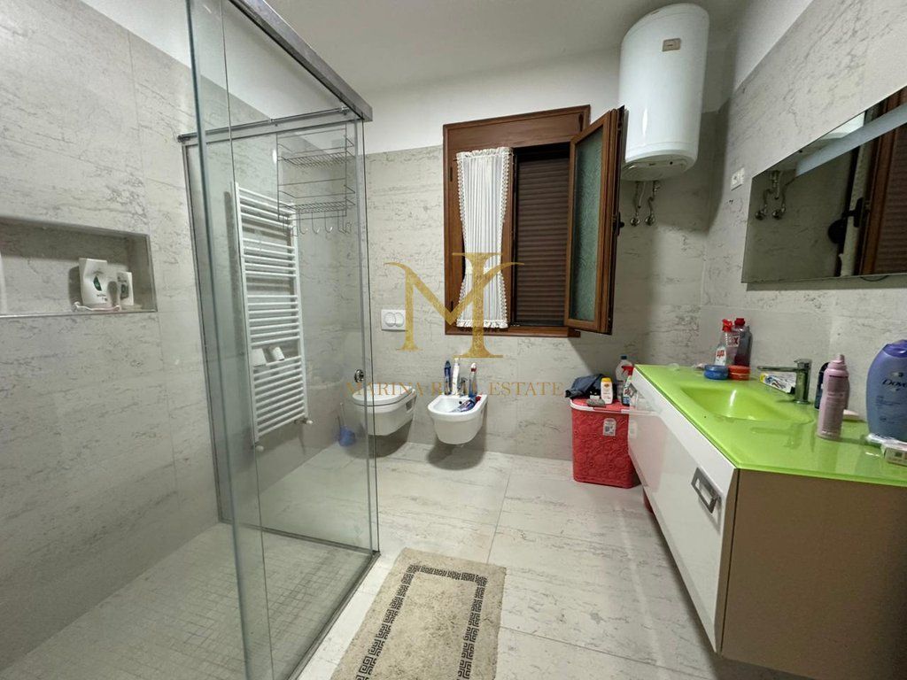 Vile ne shitje ne Rrugen Gjiri i Lalzit, Durrës - 4 dhoma dhe 2 banjo