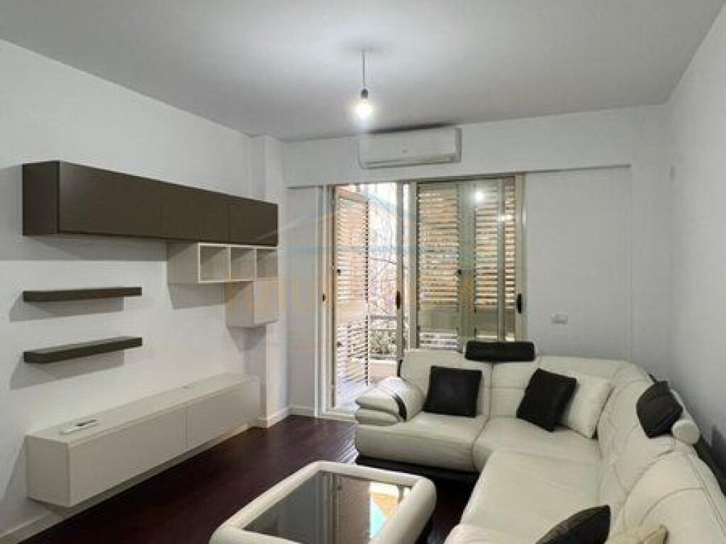 Shitet, Apartament 1+1, Fresku, Tiranë