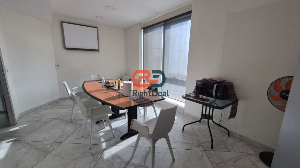 Tek "Turdiu Center" Jepet Me Qira Super Ambient Biznesi Me Fasade Nga Qendra!!