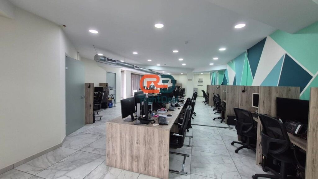 Tek "Turdiu Center" Jepet Me Qira Super Ambient Biznesi Me Fasade Nga Qendra!!