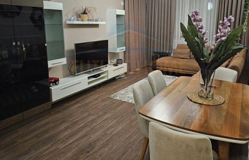 Qera, Apartament 2+1+2, Unaza e Re