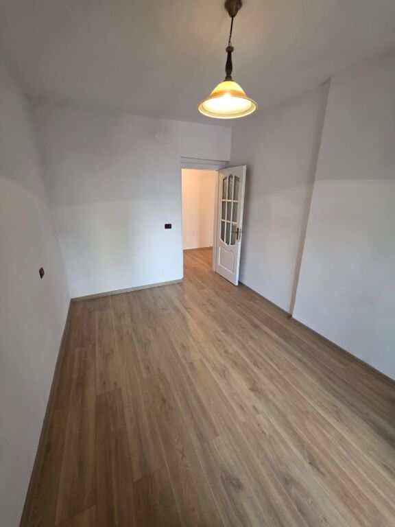 Shitet Apartament 2+1 me 2 Ballkone!
