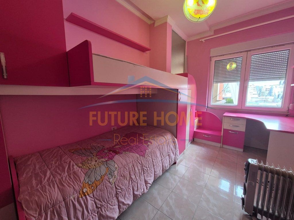 Shitet, Apartament 2+1, Ish Parku i Autobuzave, Tiranë.