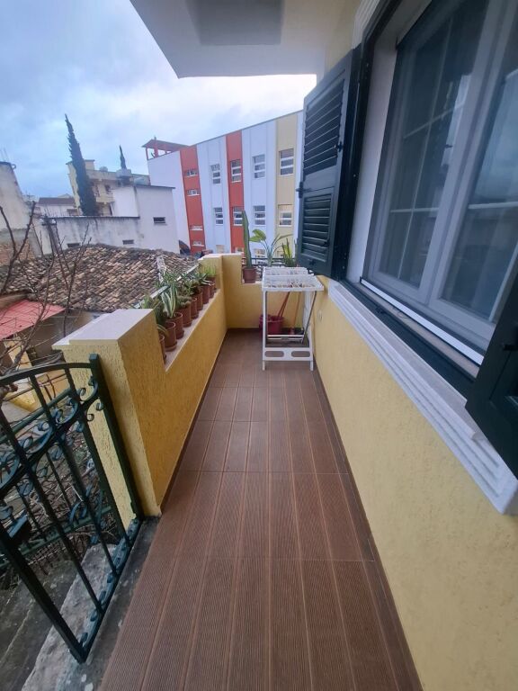 Jepet me Qera Shtepi Private 2+1 Tek Shkodha  Kushtrimi i Liris