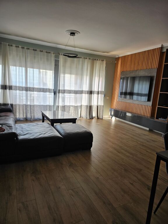 Apartament me Qera